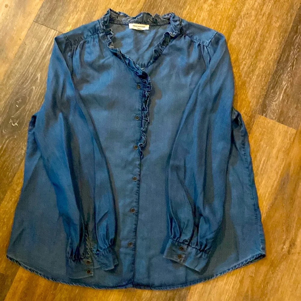 beachlunchlounge collection denim ruffled top. - Picture 1 of 5